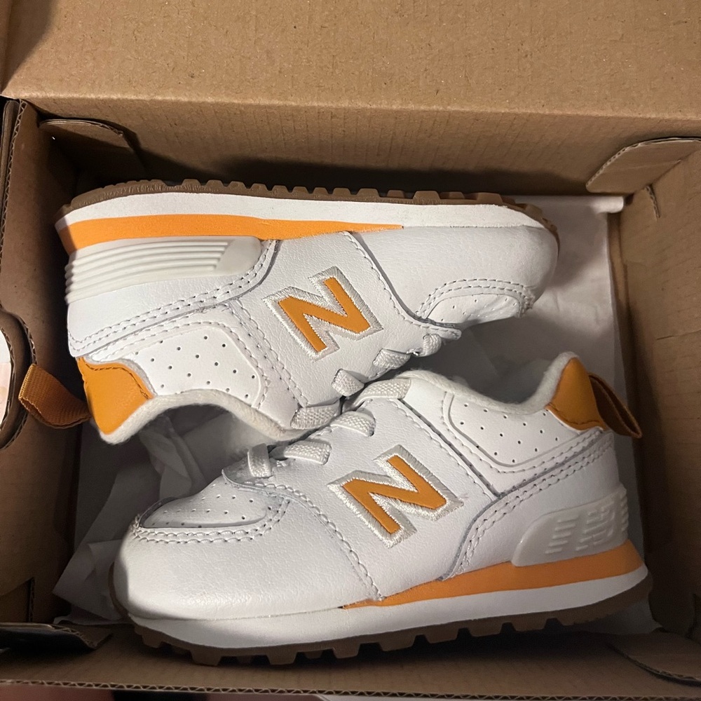 Unisex infant shoes